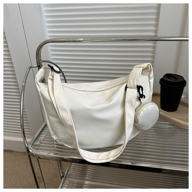 กระเป๋าผ้า สะพายข้าง สไตล์เกาหลี แถมพวงกุญแจ Bag1029