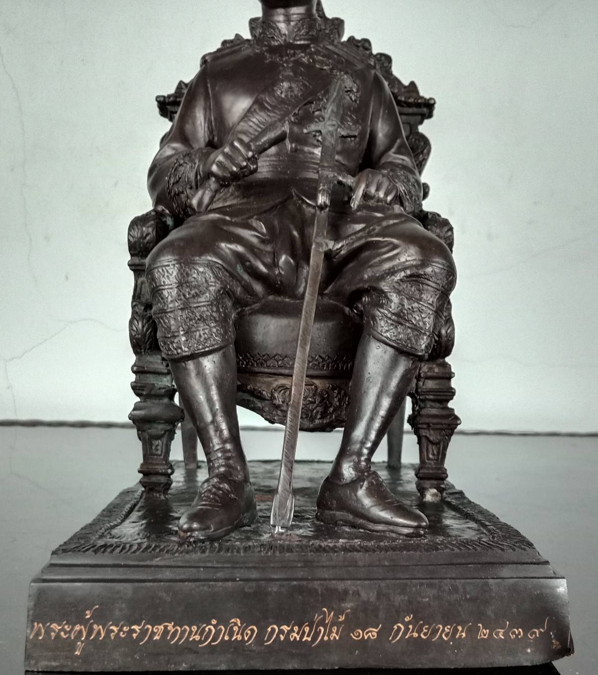 444.พระบรมรูปหล่อในหลวงรัชกาลที่5 พระบาทสมเด็จพระปรมินทรมหาจุฬาลงกรณ์ พระจุลจอมเกล้าเจ้าอยู่หัว ทรงประทับนั่งบัลลังก์