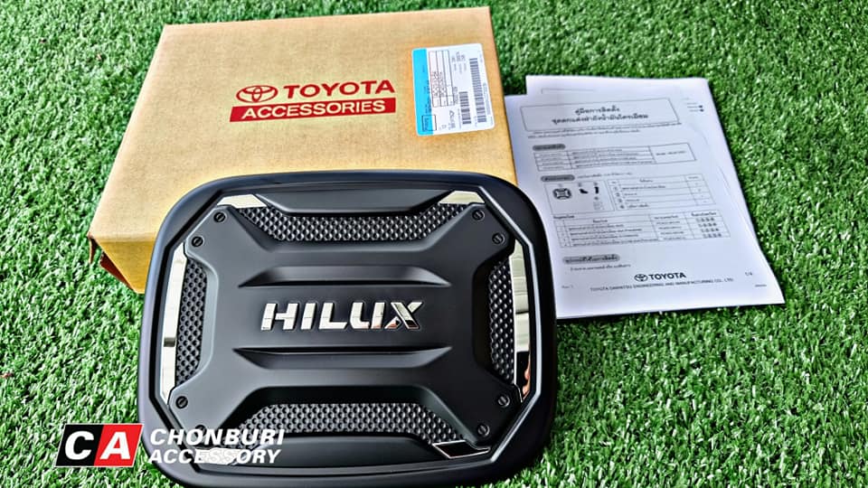 ชุดแต่งฝาปิดถังน้ำมันแท้ Toyota ฟอร์จูนเนอร์