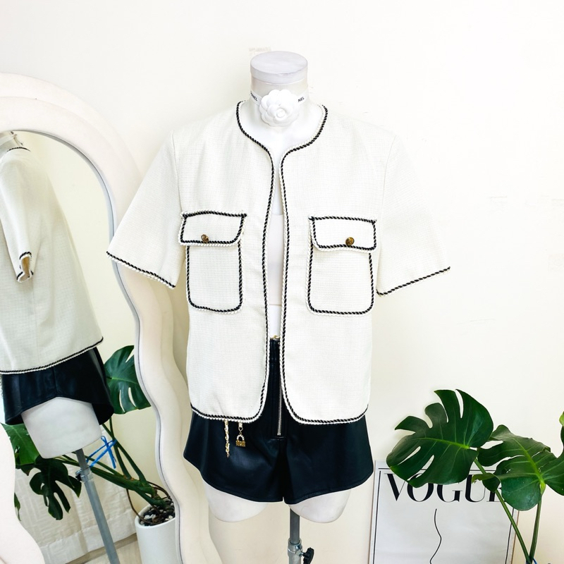 ไซด์ L แบรนด์ First v.แท้ 100%🌸เสื้อคลุมผ้าทวิต กระดุมหน้า ผ้าทวิต Tweed งานวิบวับ สีขาว ใส่ออกงาน ชุดปาร์ตี้