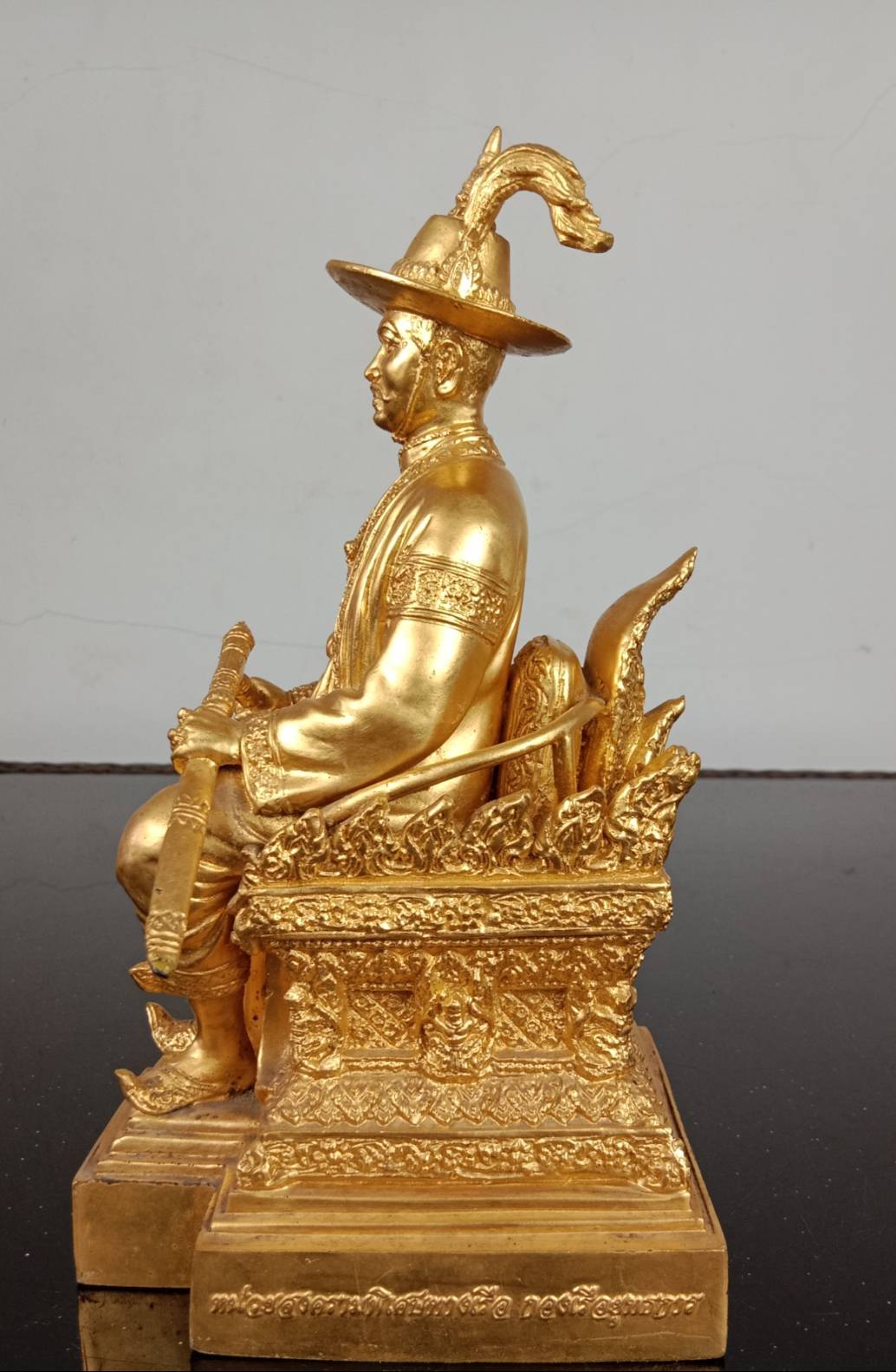 593.พระบรมรูปหล่อสมเด็จพระเจ้าตากสินมหาราช ทรงประทับนั่งบัลลังก์