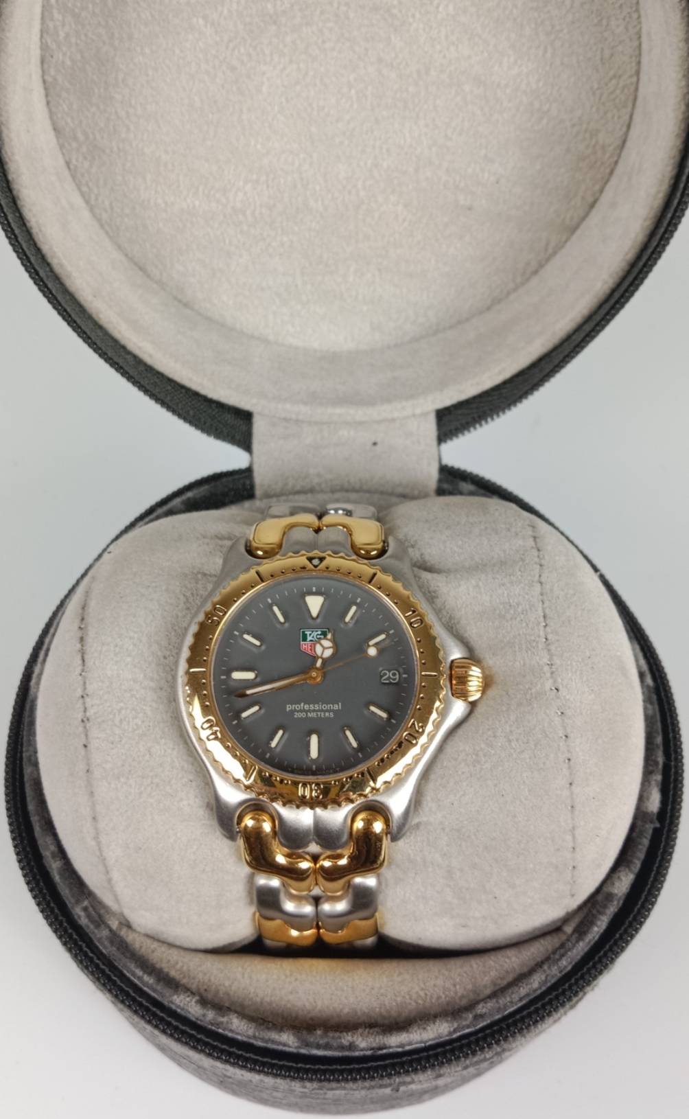 21.TAG HEUER ระบบ Quartz Boy size หน้าปัด 36 mm พร้อมกล่องแท้