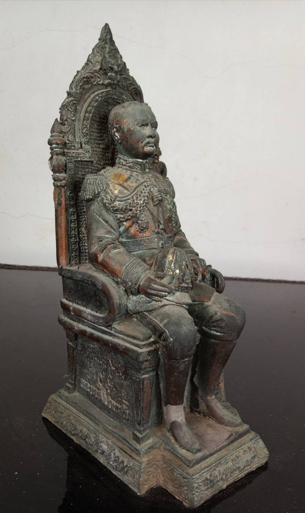 580.พระบรมรูปหล่อในหลวงรัชกาลที่ 5 พระบาทสมเด็จพระปรมินทรมหาจุฬาลงกรณ์ พระจุลจอมเกล้าเจ้าอยู่หัว ทรงประทับนั่งบัลลังก์