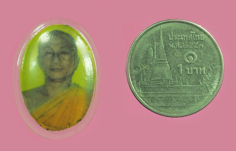 A5359 รูปถ่ายเลี่ยมพลาสติกเก่า ไม่ทราบอาจารย์ 3