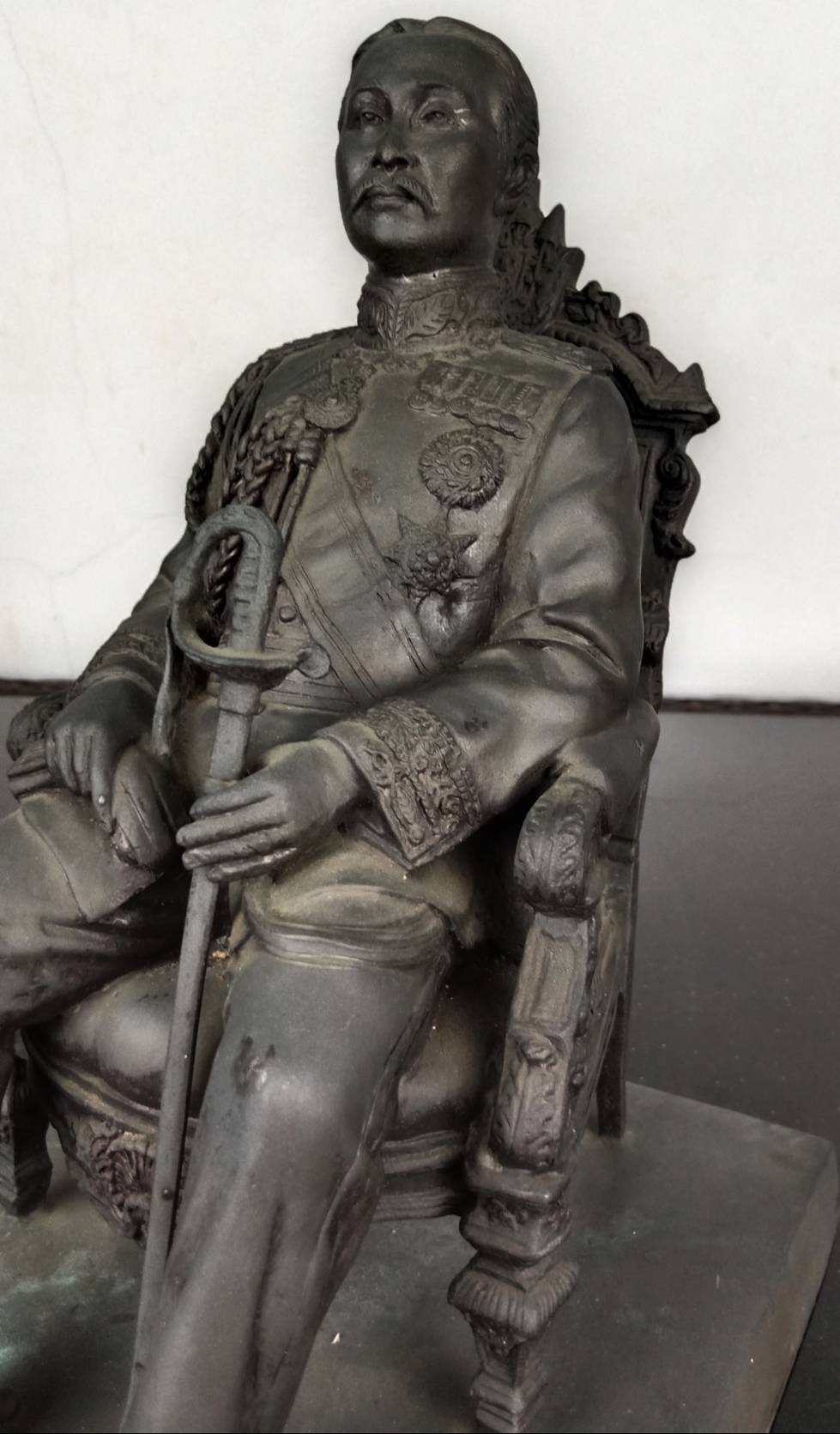 435.พระบรมรูปหล่อในหลวงรัชกาลที่5 พระบาทสมเด็จพระปรมินทรมหาจุฬาลงกรณ์ พระจุลจอมเกล้าเจ้าอยู่หัว ทรงประทับนั่งบัลลังก์