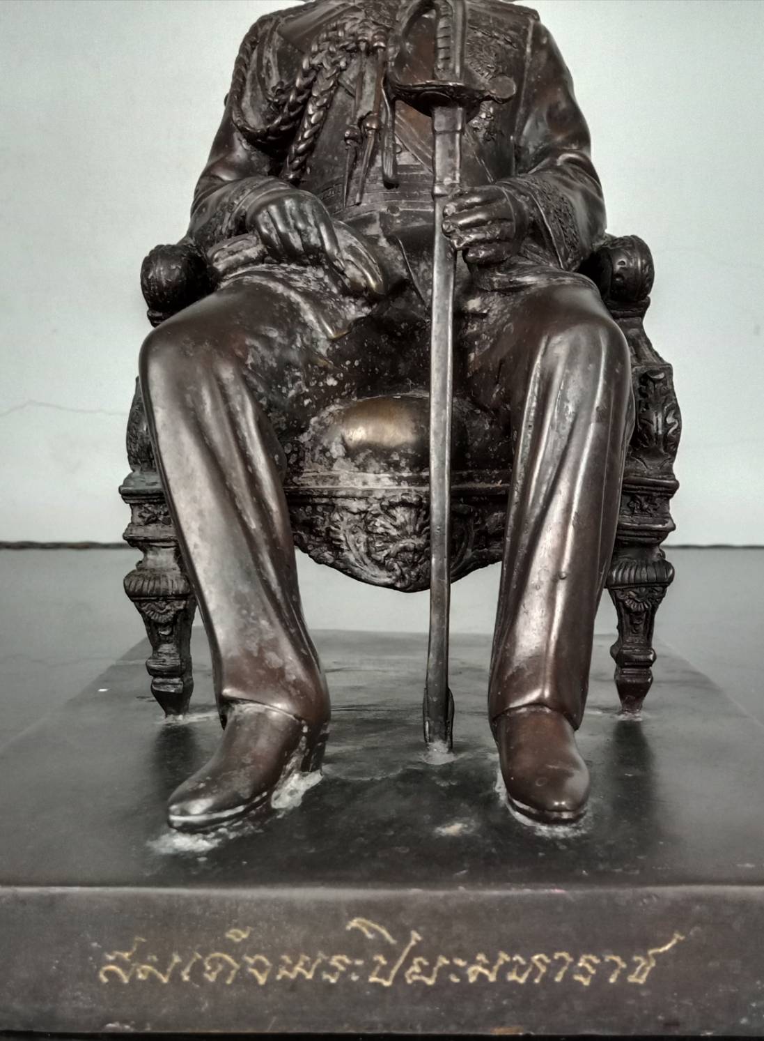 572.พระบรมรูปหล่อในหลวงรัชกาลที่ 5 พระบาทสมเด็จพระปรมินทรมหาจุฬาลงกรณ์ พระจุลจอมเกล้าเจ้าอยู่หัว ทรงประทับนั่งบัลลังก์