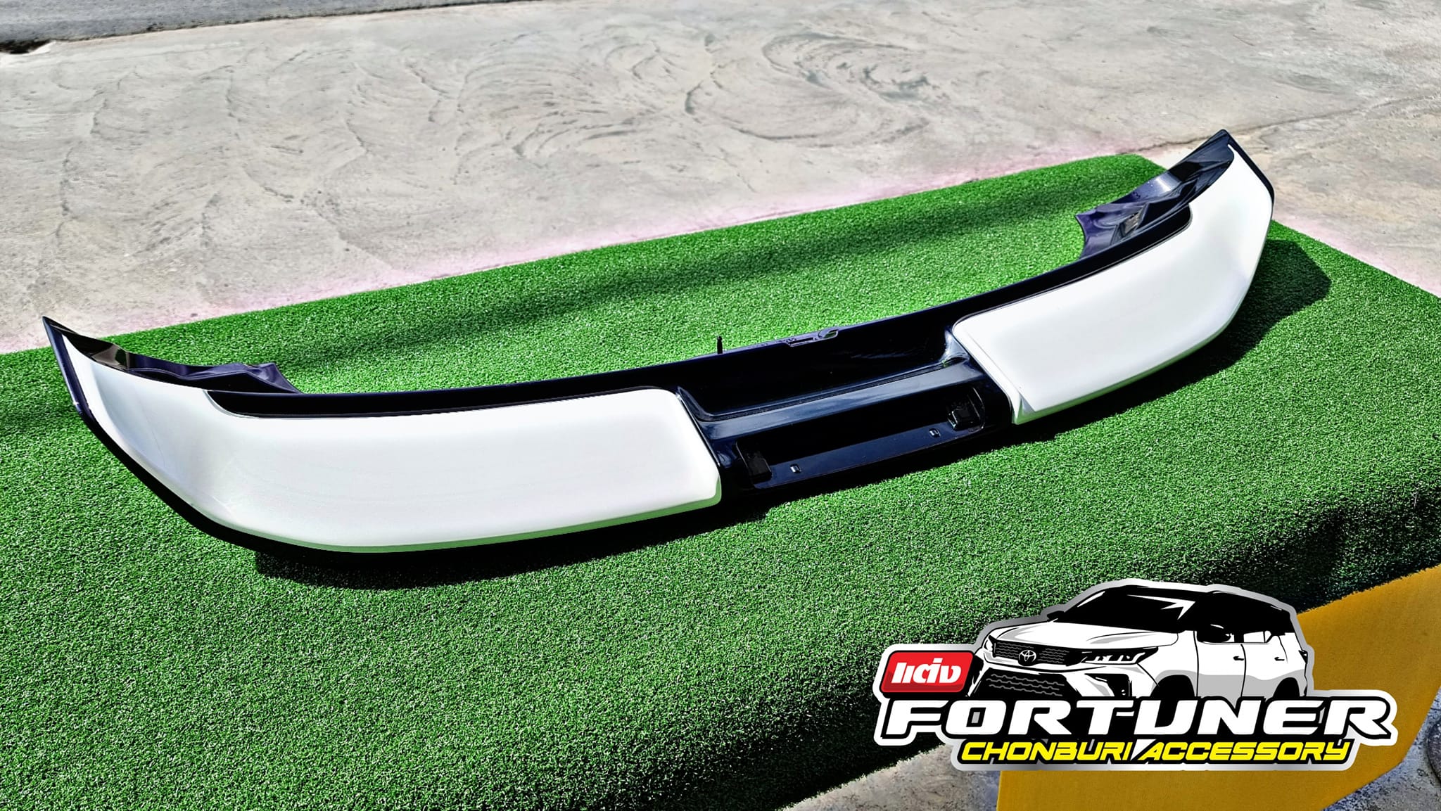 สปอยเลอร์หลังคา GRsport ขาว แดง ดำ โตโยต้า ฟอร์จูนเนอร์