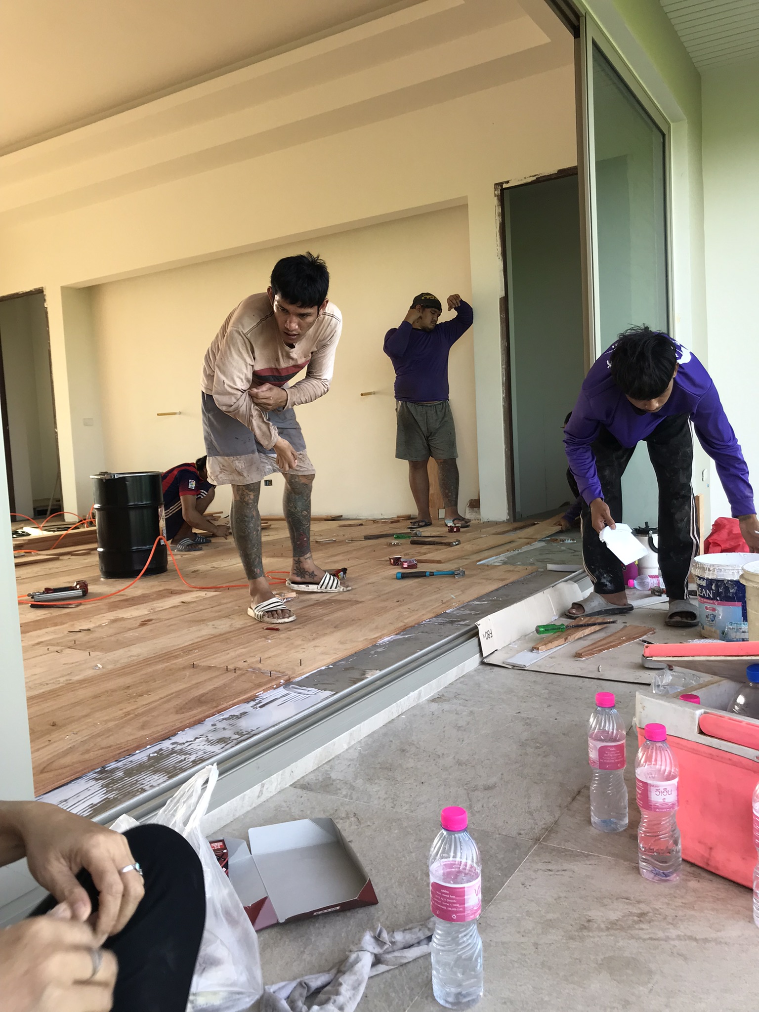 ช่างซ่อมพื้นไม้ปาร์เก้