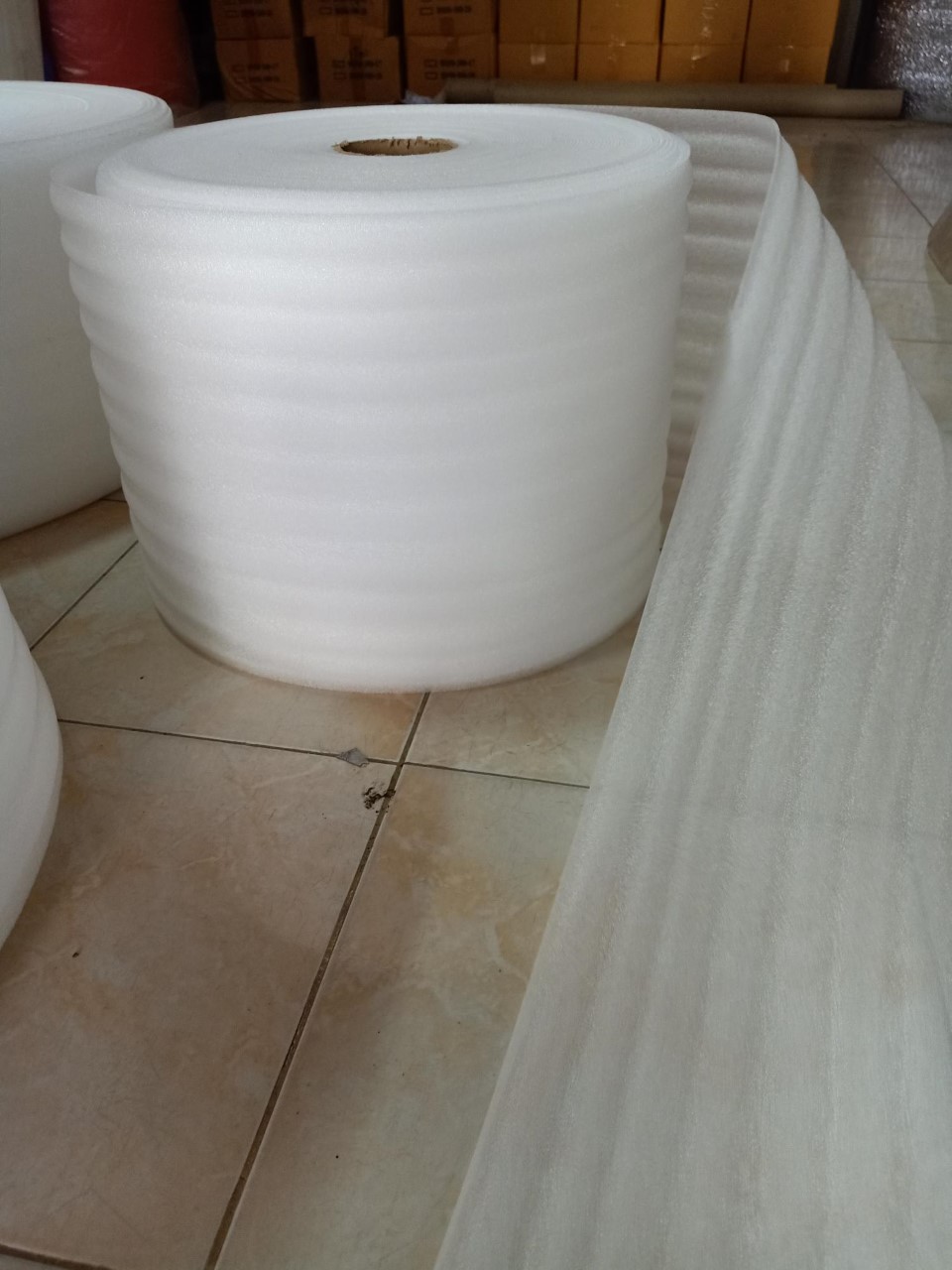 EPE FOAM โฟมบางกันริ้วรอย 25cm x 150 M หนา 2 มม