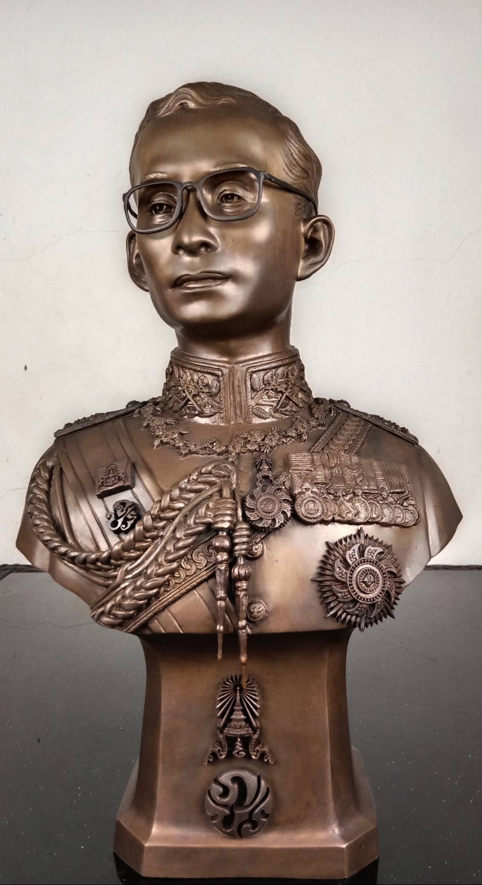 499.พระบรมรูปหล่อครึ่งพระองค์ในหลวงรัชกาลที่ 9 พระบาทสมเด็จพระปรมินทรมหาภูมิพลอดุลยเดช