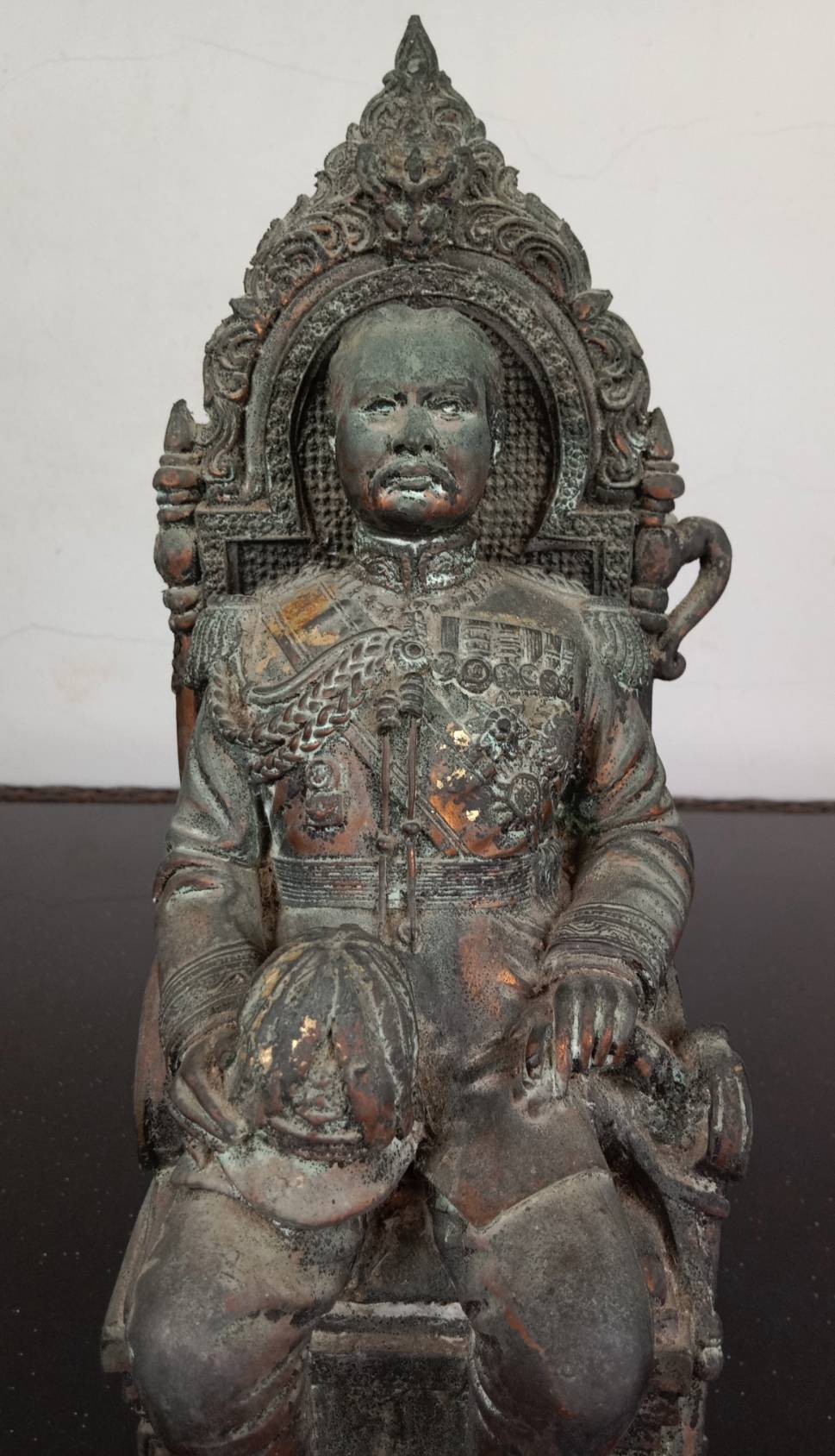 580.พระบรมรูปหล่อในหลวงรัชกาลที่ 5 พระบาทสมเด็จพระปรมินทรมหาจุฬาลงกรณ์ พระจุลจอมเกล้าเจ้าอยู่หัว ทรงประทับนั่งบัลลังก์