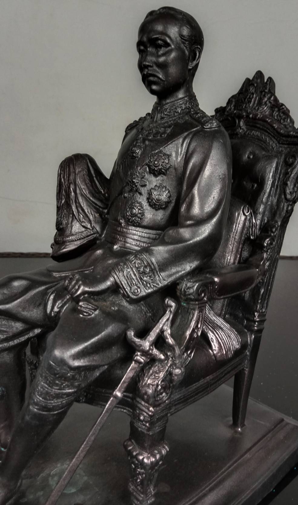 550.พระบรมรูปหล่อในหลวงรัชกาลที่ 5 พระบาทสมเด็จพระปรมินทรมหาจุฬาลงกรณ์ พระจุลจอมเกล้าเจ้าอยู่หัว ทรงประทับนั่งบัลลังก์