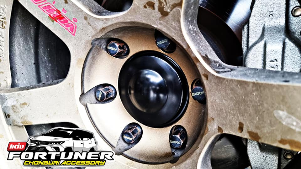 ฝาครอบดุมล้อ 4x4 โตโยต้า ฟอร์จูนเนอร์