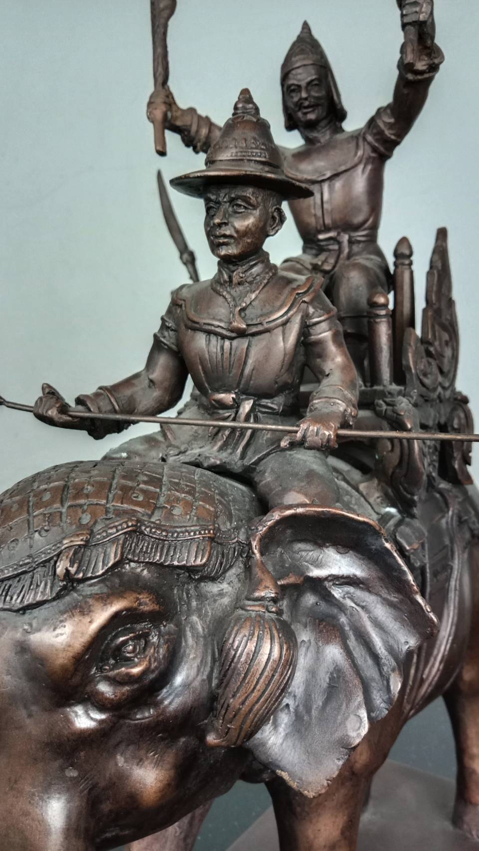 587.พระบรมรูปหล่อสมเด็จพระนเรศวรมหาราชทรงช้างศึก