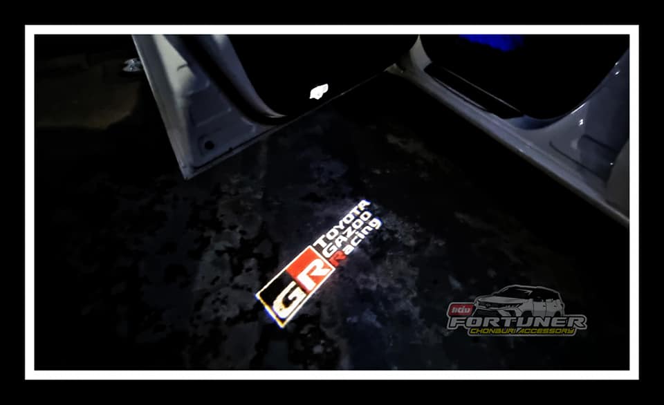 ไฟประตูส่องพื้นไฟประตู GRsport โตโยต้า ฟอร์จูนเนอร์
