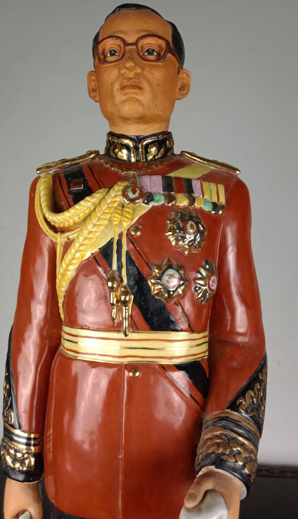 260.พระบรมรูปหล่อในหลวงรัชกาลที่9 พระบาทสมเด็จพระปรมินทรมหาภูมิพลอดุลยเดช ทรงยืนฉลองพระองค์ชุดทหารมหาดเล็ก(องค์ใหญ่)