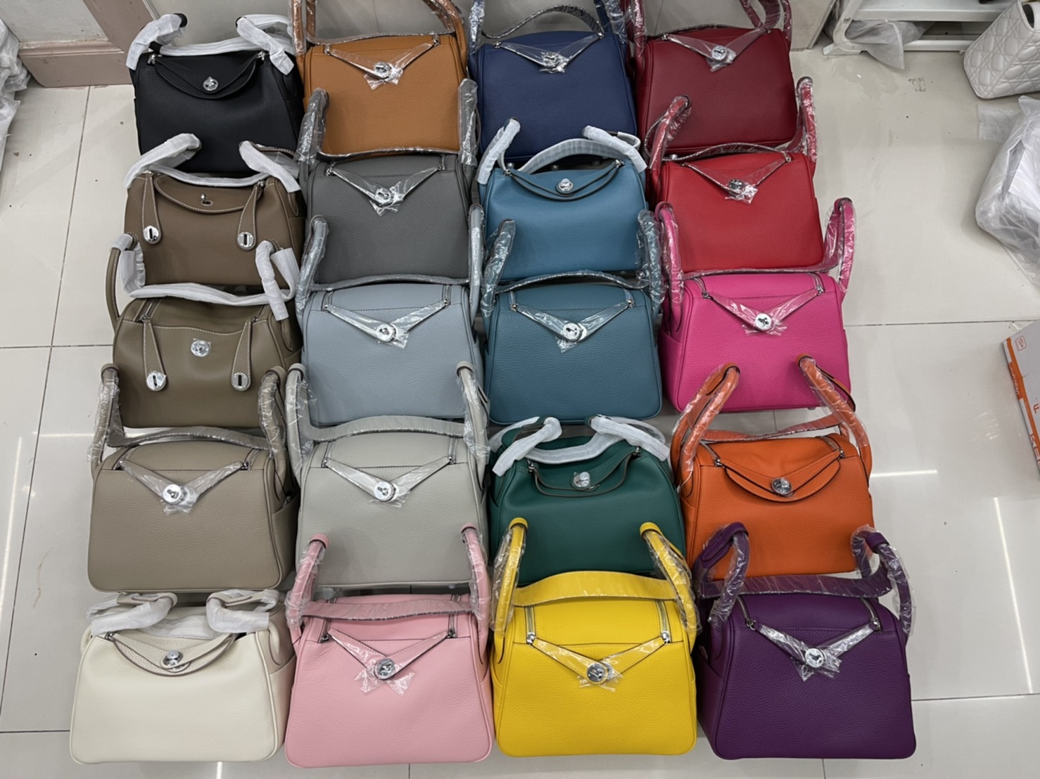 (พรีออเดอร์) กระเป๋าทรง Lindy สไตล์ Hermès | เหมือนเป๊ะ แต่ไม่มีโลโก้ หนังแท้TOGO