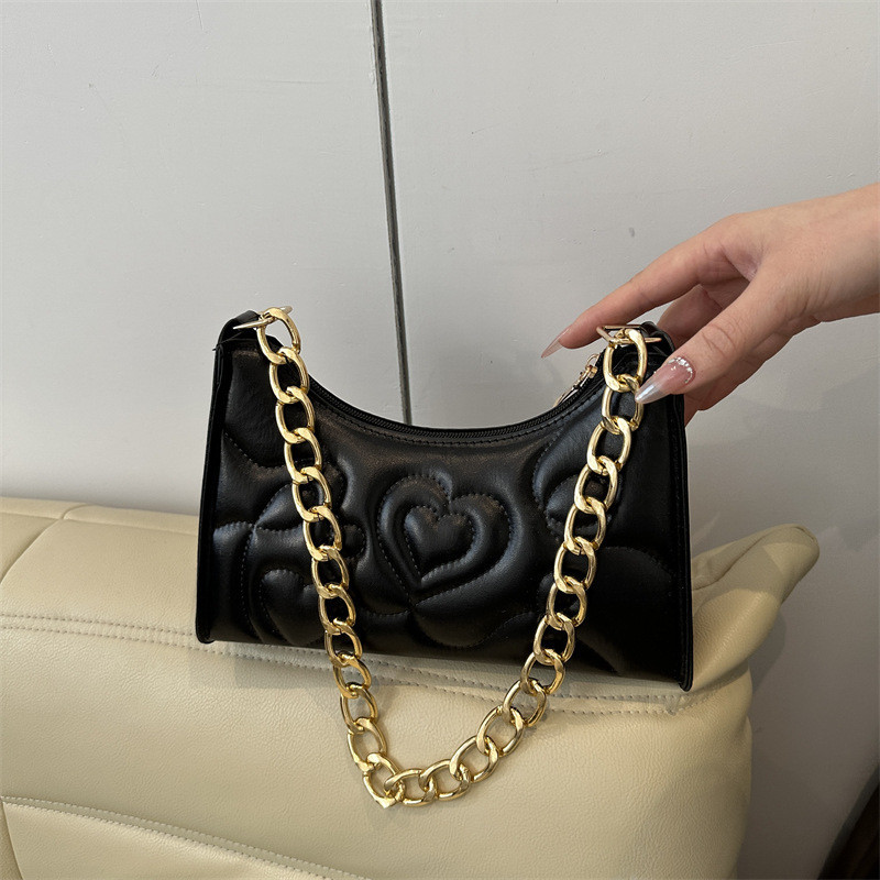 กระเป๋าเย็บลายเส้น หัวใจนูน สายสะพายโซ่ Bag1012