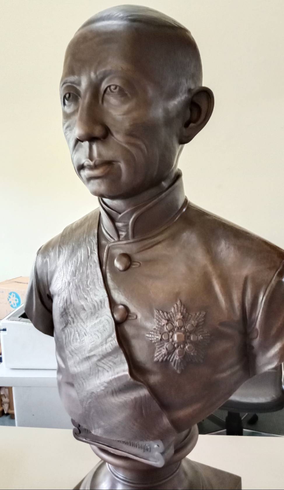 440.พระบรมรูปครึ่งพระองค์ รัชกาลที่4 พระบาทสมเด็จพระจอมเกล้าเจ้าอยู่หัว(องค์ใหญ่)