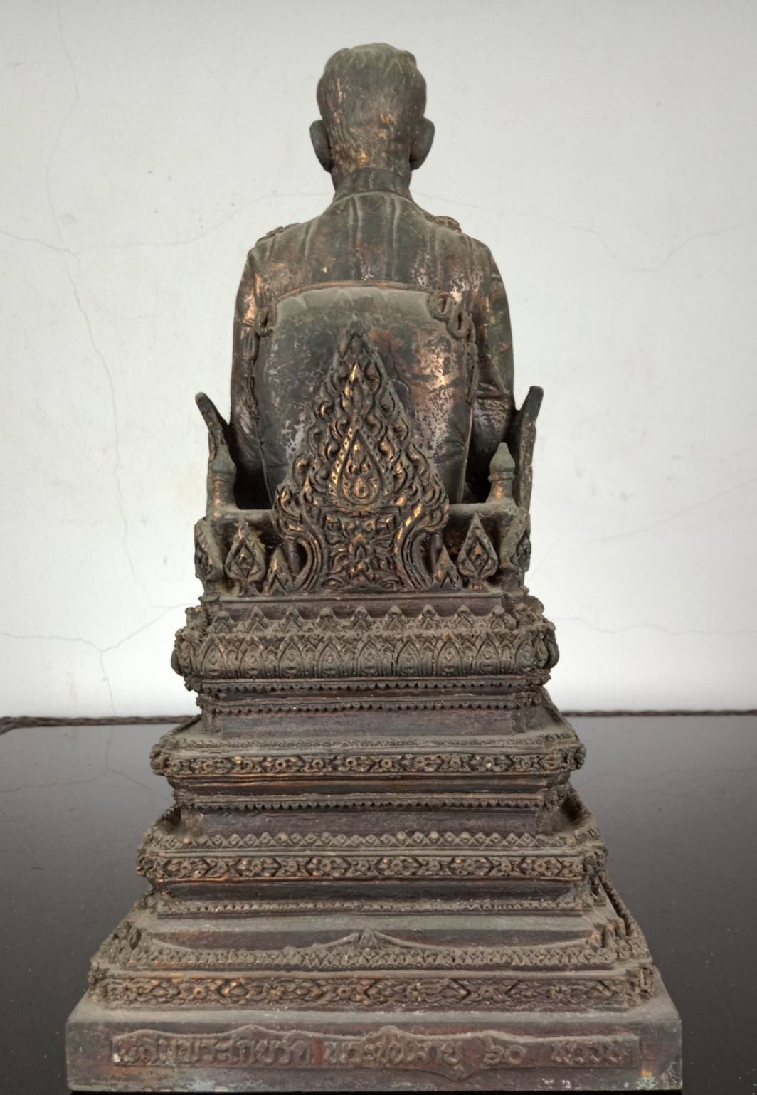 32.พระบรมรูปหล่อในหลวงรัชกาลที่9 พระบาทสมเด็จพระปรมินทรมหาภูมิพลอดุลยเดช ทรงประทับบนพระที่นั่งราชยานพุดตานทอง