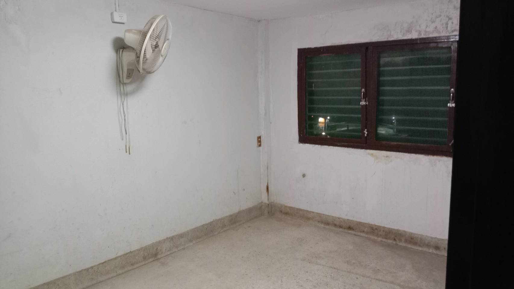 ให้เช่าอาคารพาณิชย์ 1 คูหา 4 ชั้น+1ชั้นลอย ริมถนนบริพัตร ป้อมปราบศัตรูพ่าย