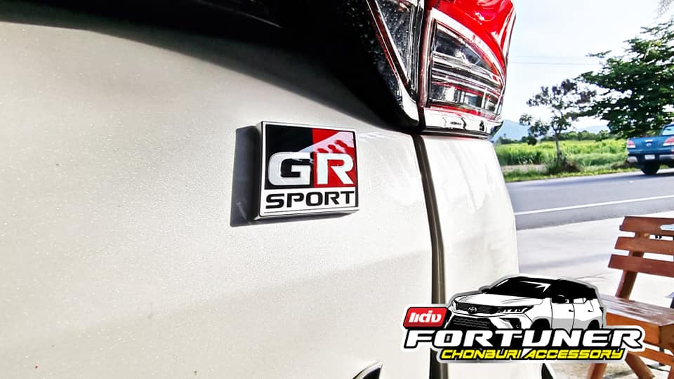 ป้ายโลโก้ GR Sport MADE IN JAPAN โตโยต้า ฟอร์จูนเนอร์