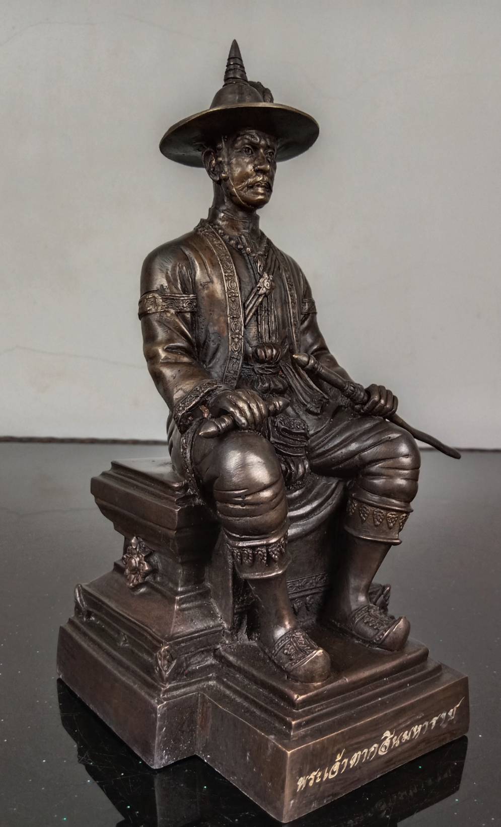 481.พระบรมรูปหล่อสมเด็จพระเจ้าตากสินมหาราช ทรงประทับนั่งบัลลังก์