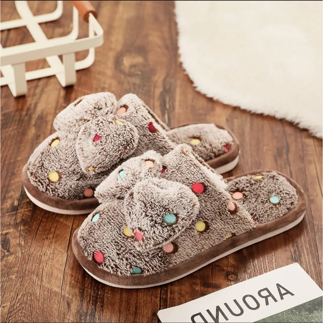 รองเท้าสลิปเปอร์ โบว์จุดพาสเทล รองเท้าเดินในบ้าน กันส้นเท้าแตก พื้นยางกันลื่น (23-40) cm พร้อมส่ง