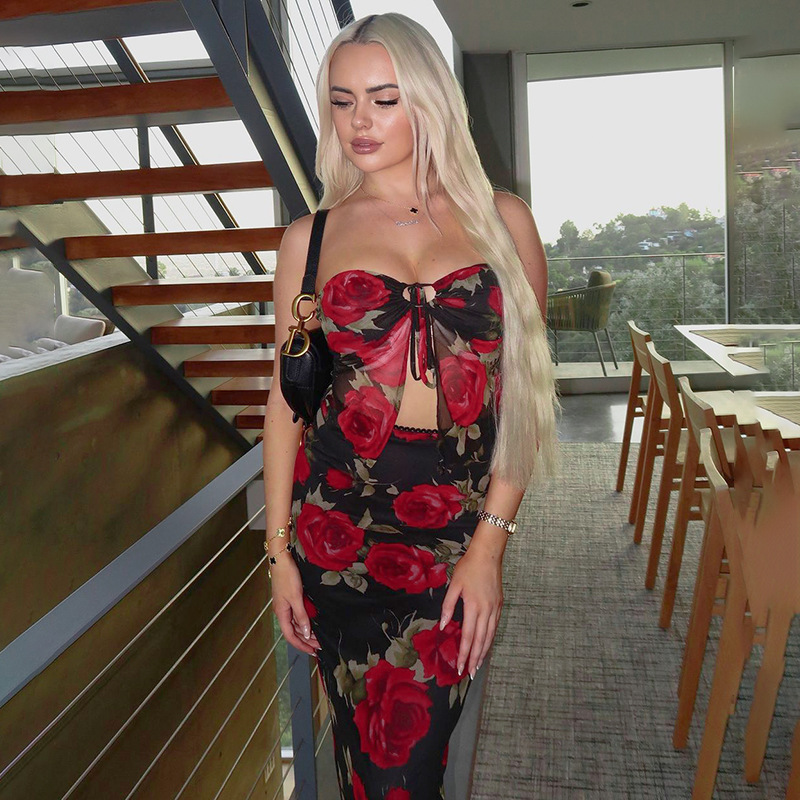 ชุดเซท เสื้อ+กระโปรง กุหลาบ พร้อมส่งด่วนในไทย