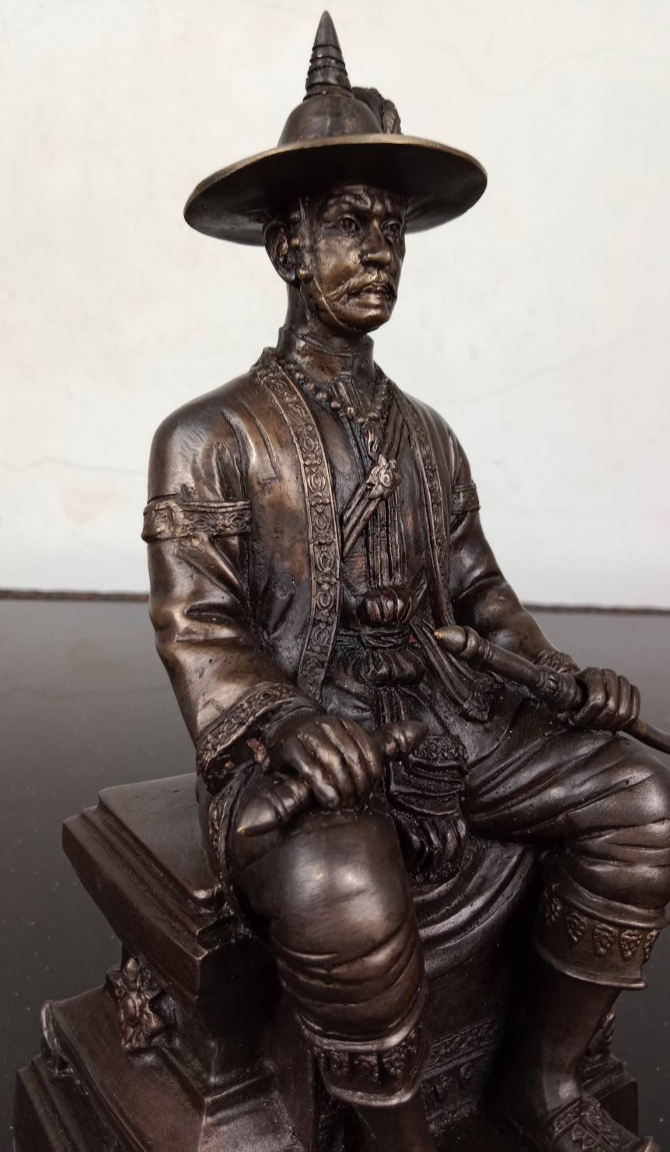 481.พระบรมรูปหล่อสมเด็จพระเจ้าตากสินมหาราช ทรงประทับนั่งบัลลังก์