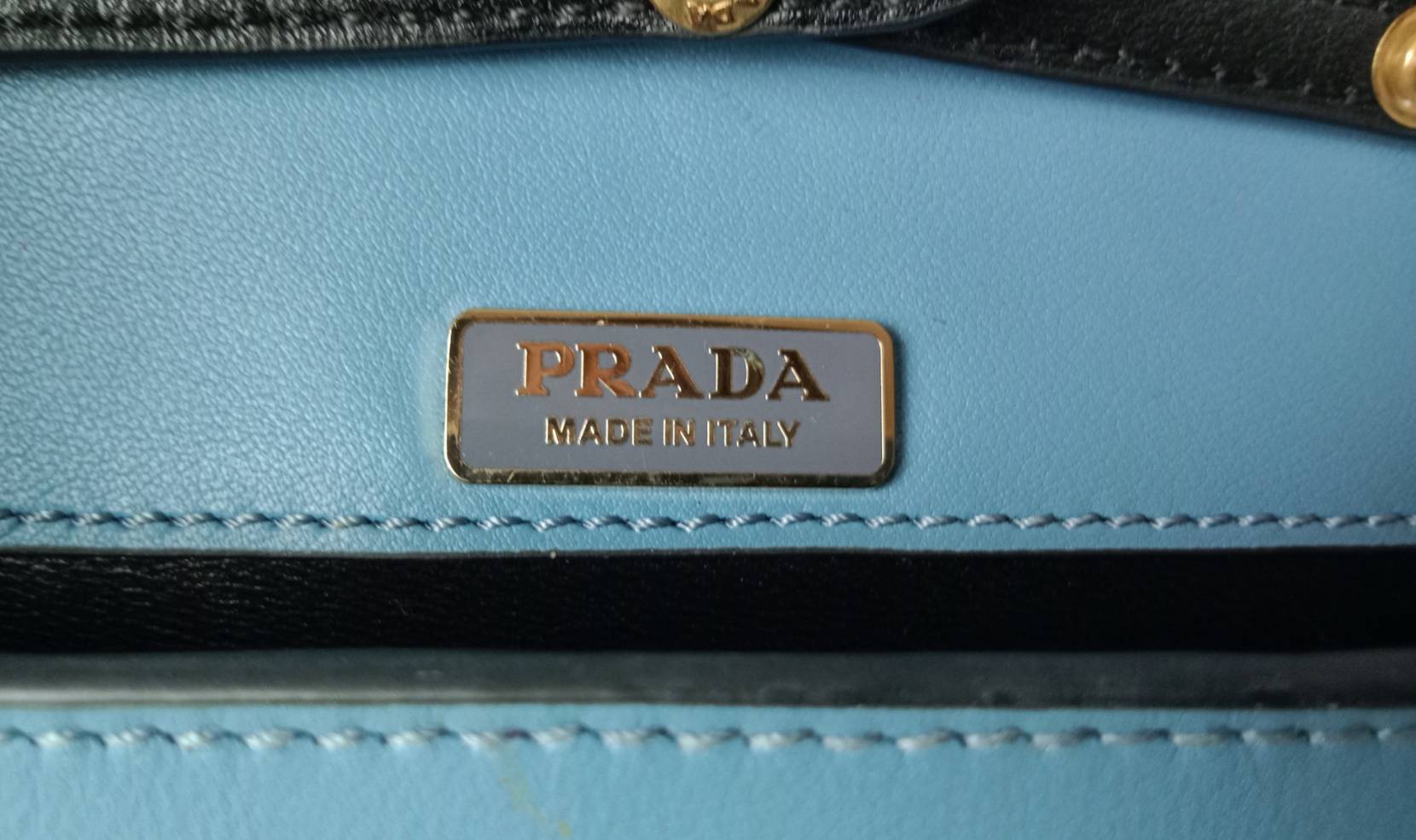 กระเป๋า PRADA Saffiano Shoulder Bag Saffiano leather Blue Gold Auth ar12338A Golden