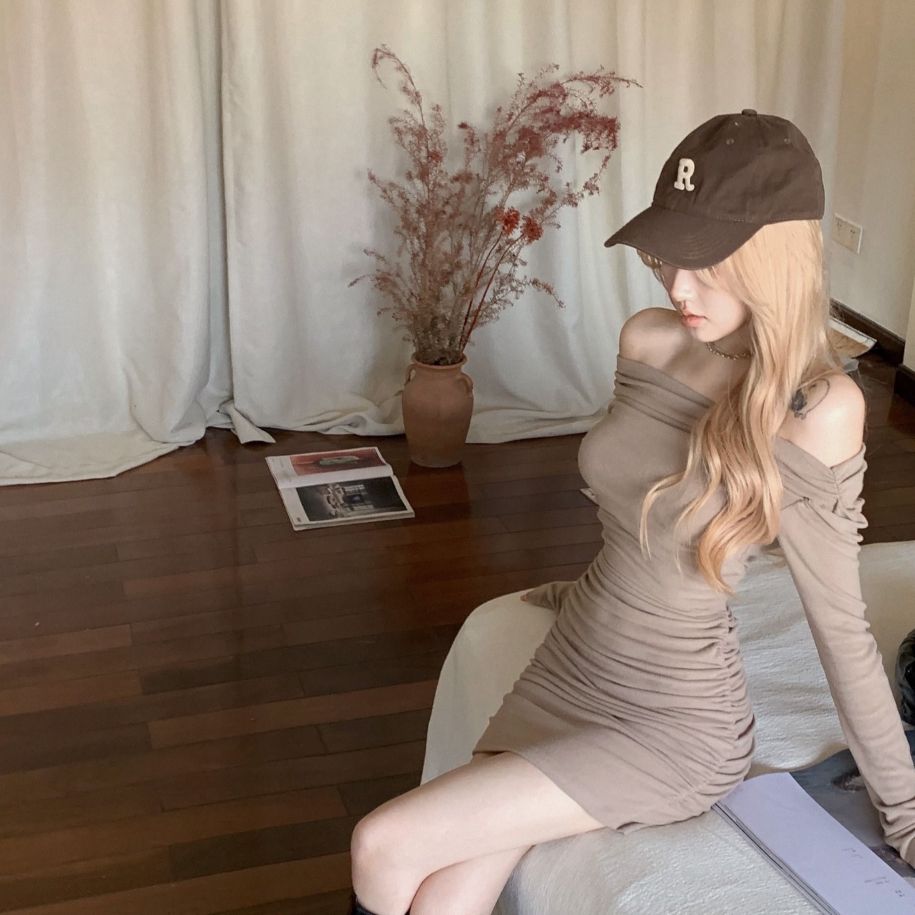 เดรสปาดไหล่ สีครีม เดรสเซ็กซี่ CN2458