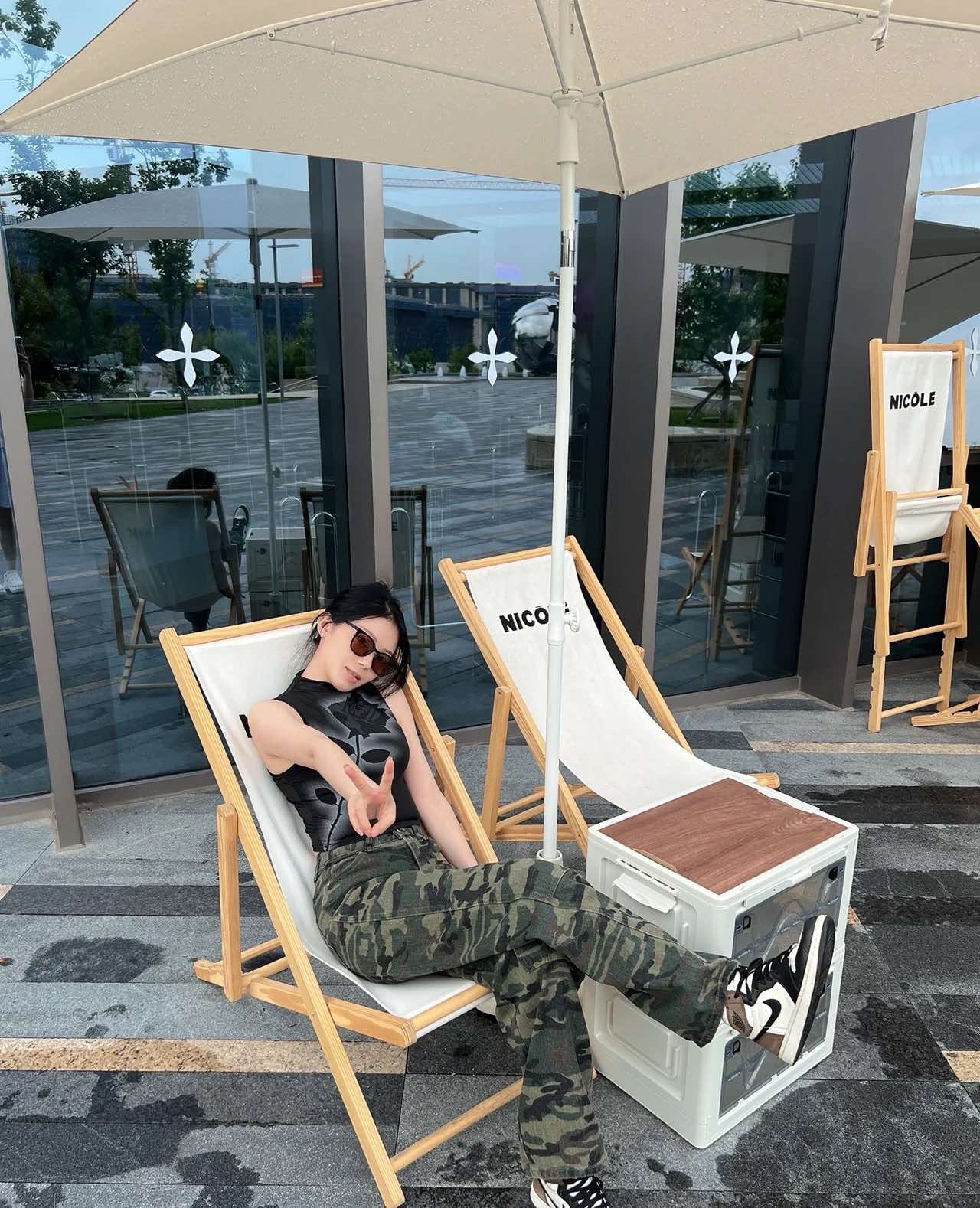 เสื้อยืดแขนกุด คอเต่า กุหลาบ CN825 พร้อมส่งในไทย