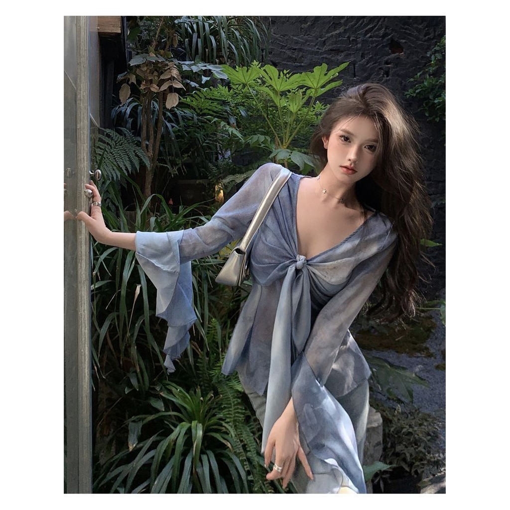 เสื้อซีทรู แขนกระดิ่ง คอวี ฟ้า-น้ำเงิน พร้อมส่ง CN2440