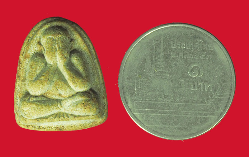 A5588 พระปิดตาหลังยันต์ เนื้อผงน้ำมันเก่า ไม่ทราบที่และปีสร้าง 6