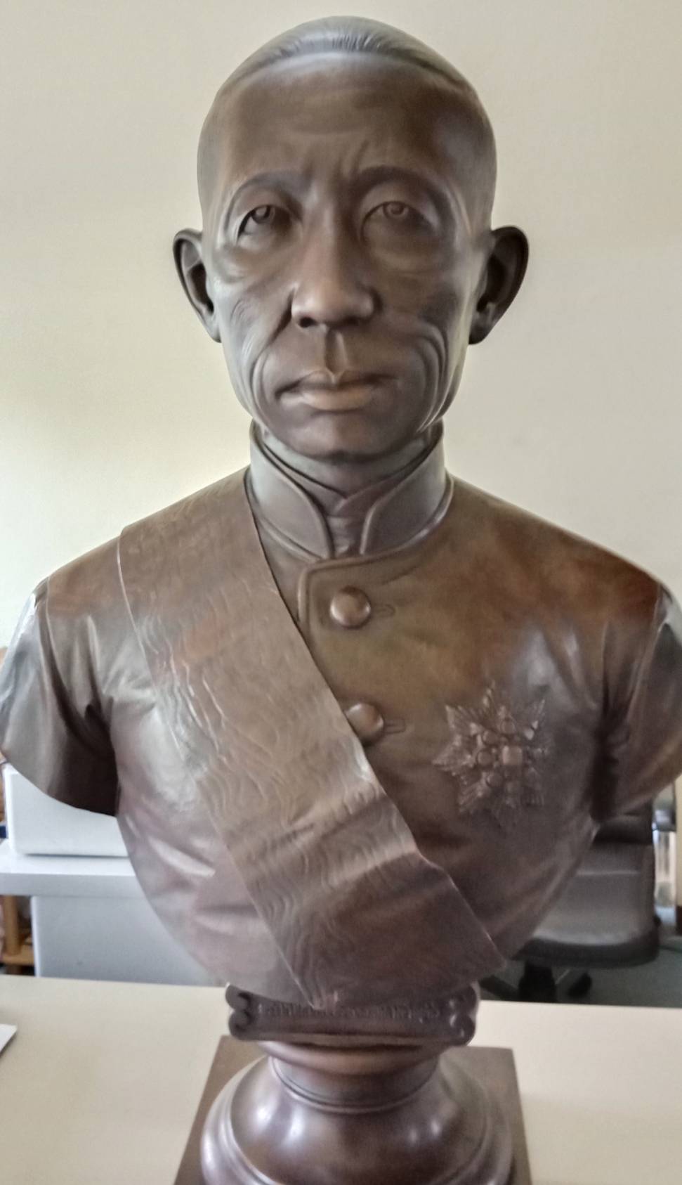 440.พระบรมรูปครึ่งพระองค์ รัชกาลที่4 พระบาทสมเด็จพระจอมเกล้าเจ้าอยู่หัว(องค์ใหญ่)