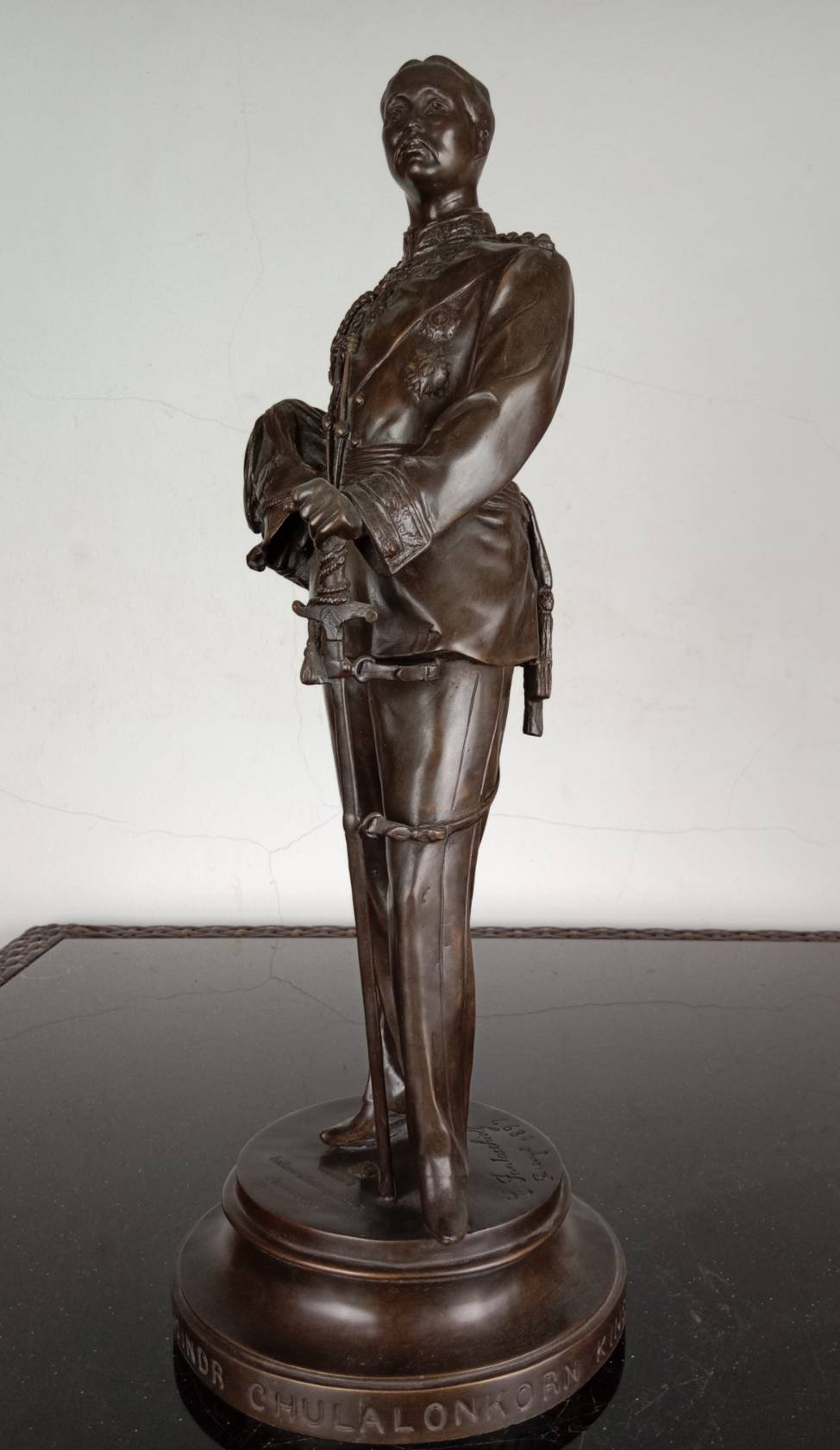 237.พระบรมรูปหล่อในหลวงรัชกาลที่5 พระบาทสมเด็จพระปรมินทรมหาจุฬาลงกรณ์ พระจุลจอมเกล้าเจ้าอยู่หัว ประทับยืน ฐานกลม