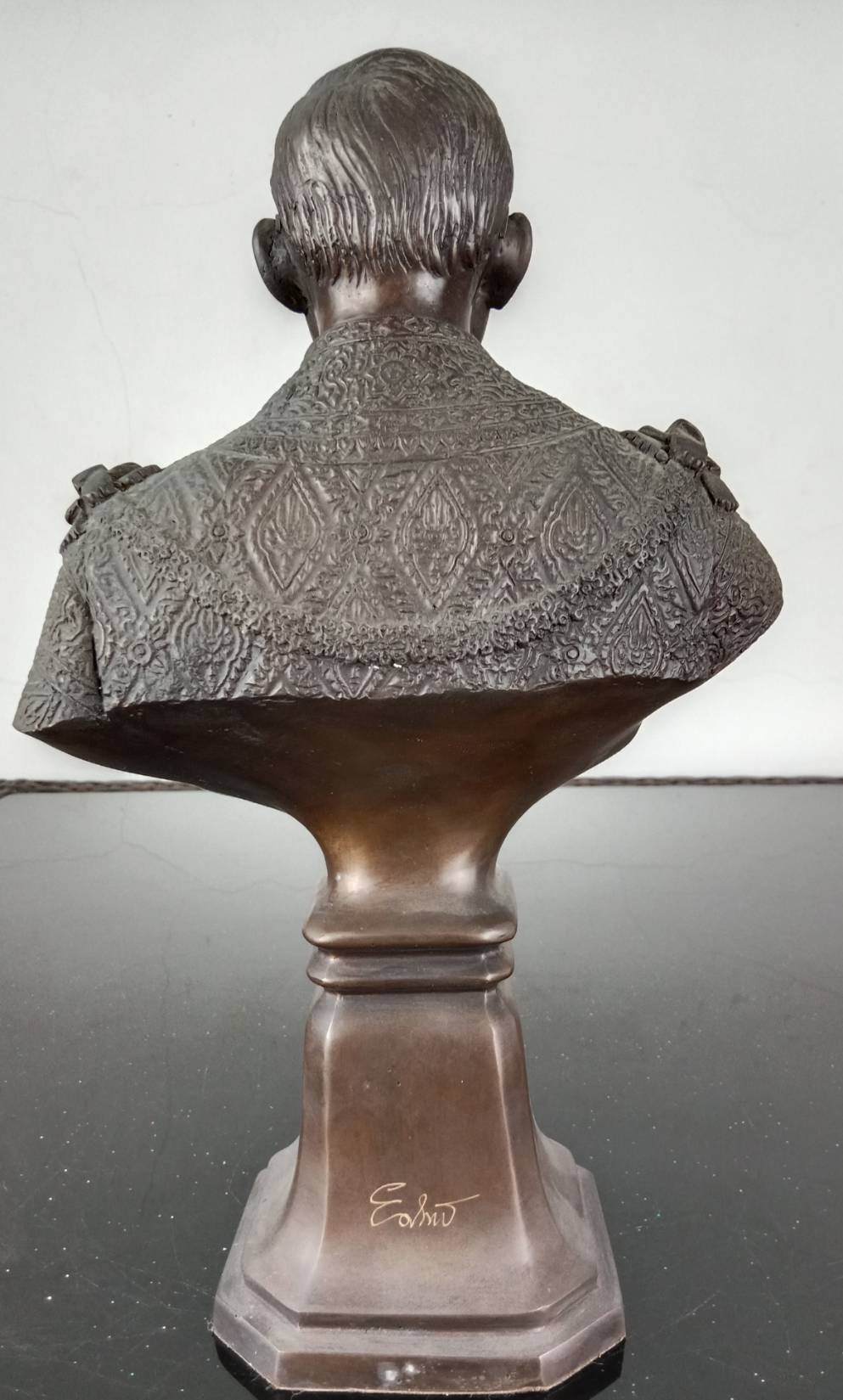 4.พระบรมรูปหล่อครึ่งพระองค์ในหลวงรัชกาลที่9 พระบาทสมเด็จพระปรมินทรมหาภูมิพลอดุลยเดช ฉลองพระองค์บรมราชภูษิตาภรณ์