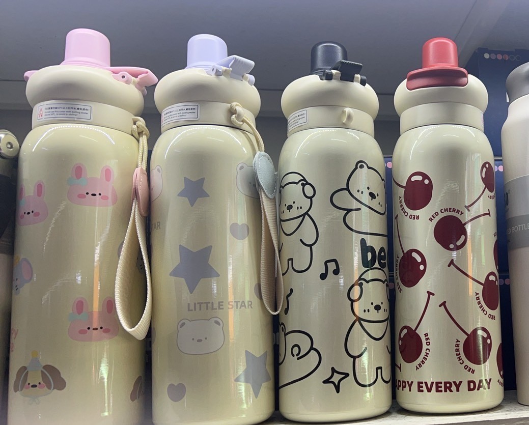 แก้วการ์ตูนหูหิ้ว+หลอด 620ml