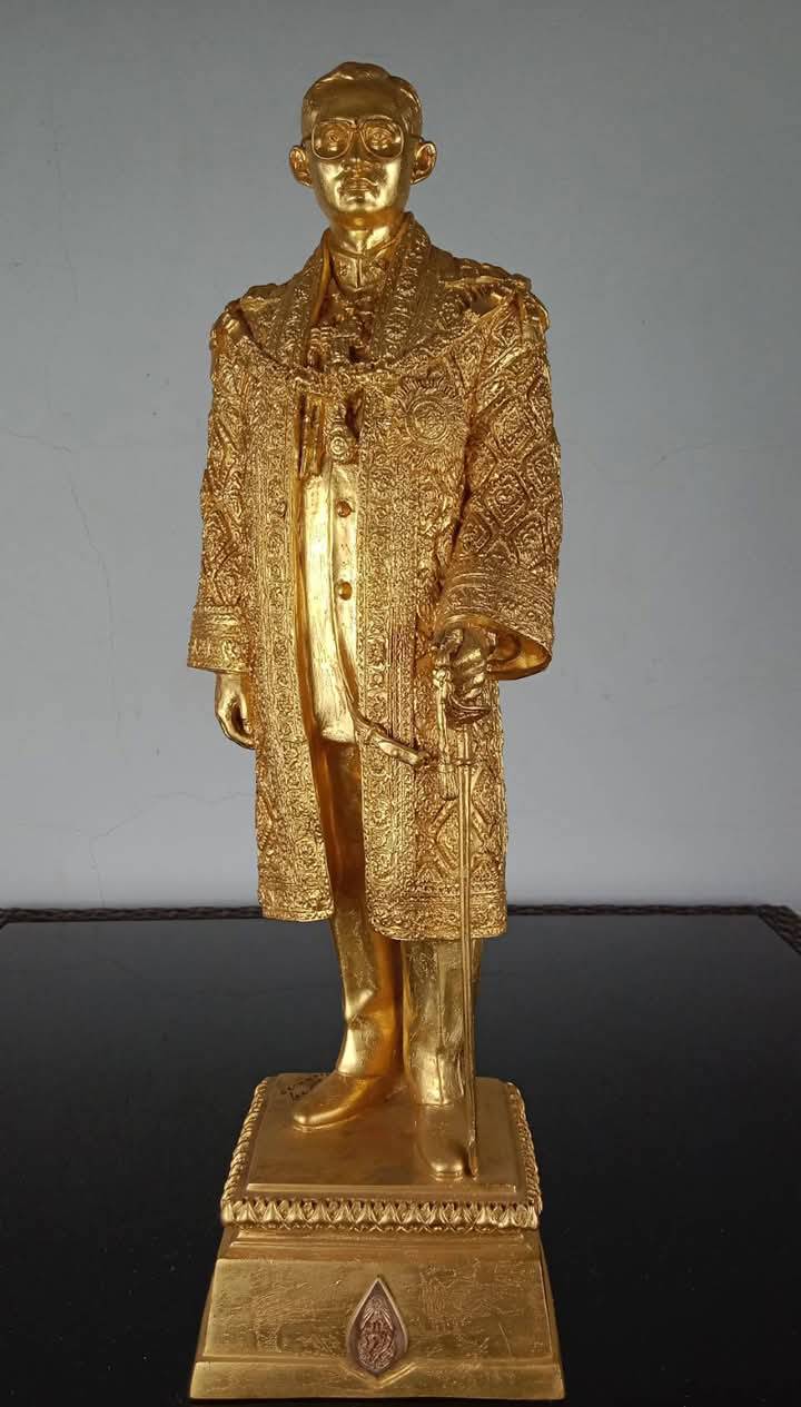 482.พระบรมรูปหล่อในหลวงรัชกาลที่9 พระบาทสมเด็จพระปรมินทรมหาภูมิพลอดุลยเดช(ทอง)