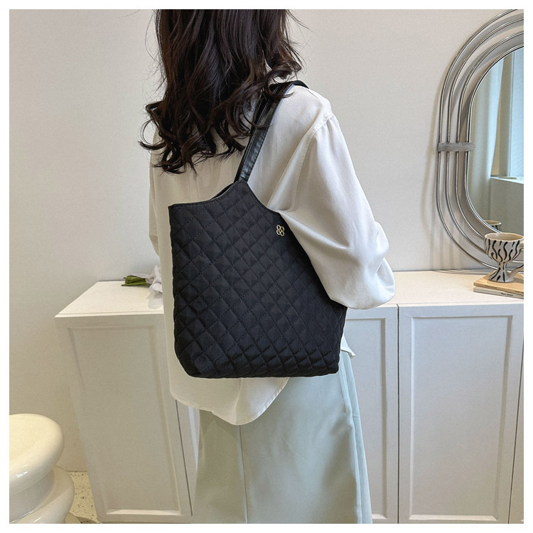 กระเป๋าใบใหญ่ กว้าง 15 นิ้ว กระเป๋าสะพายข้าง รหัส Bag003