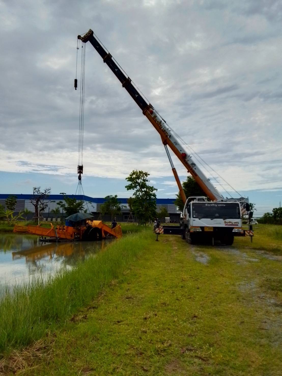รถเครนให้เช่าขนาด50ตัน รถเครน50ตัน เช่ารถเครน50ตัน