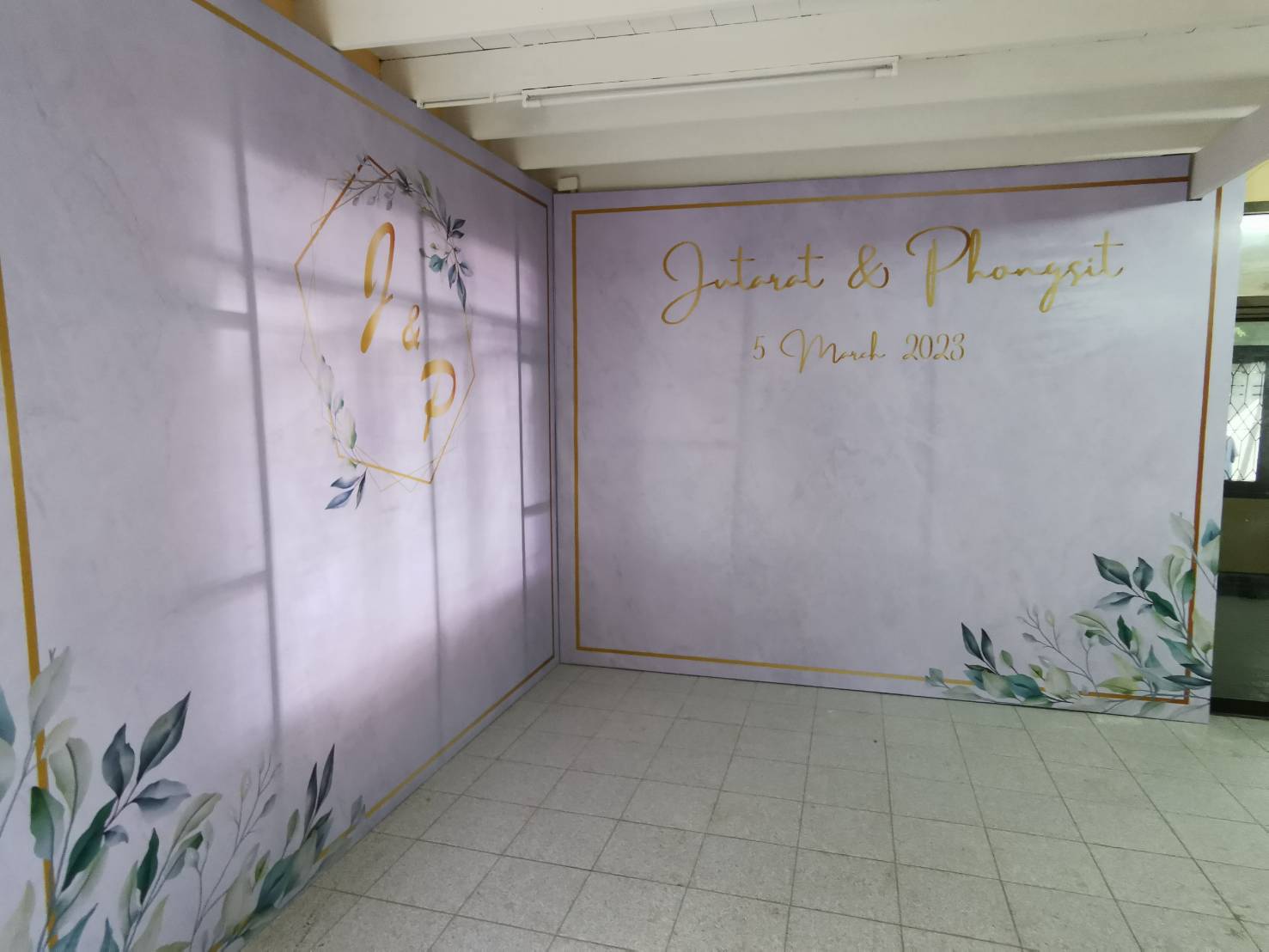 งานติดตั้งไวนิล ขึงโครงไม้