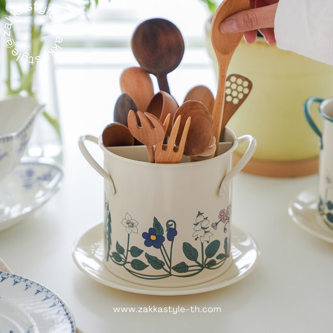 Medieval style cutlery bucket