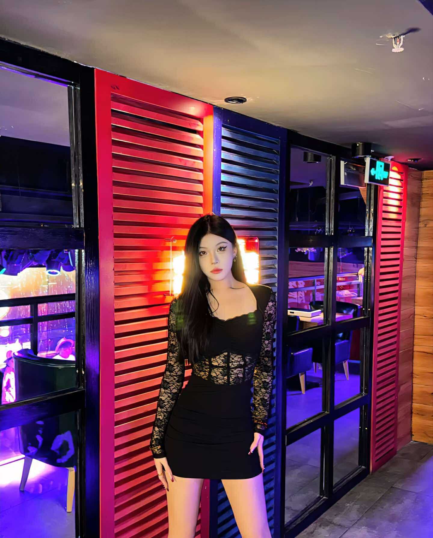 ชุดเดรสแขนยาว ลูกไม้ซีทรู เซ็กซี่ พร้อมส่งด่วนในไทย