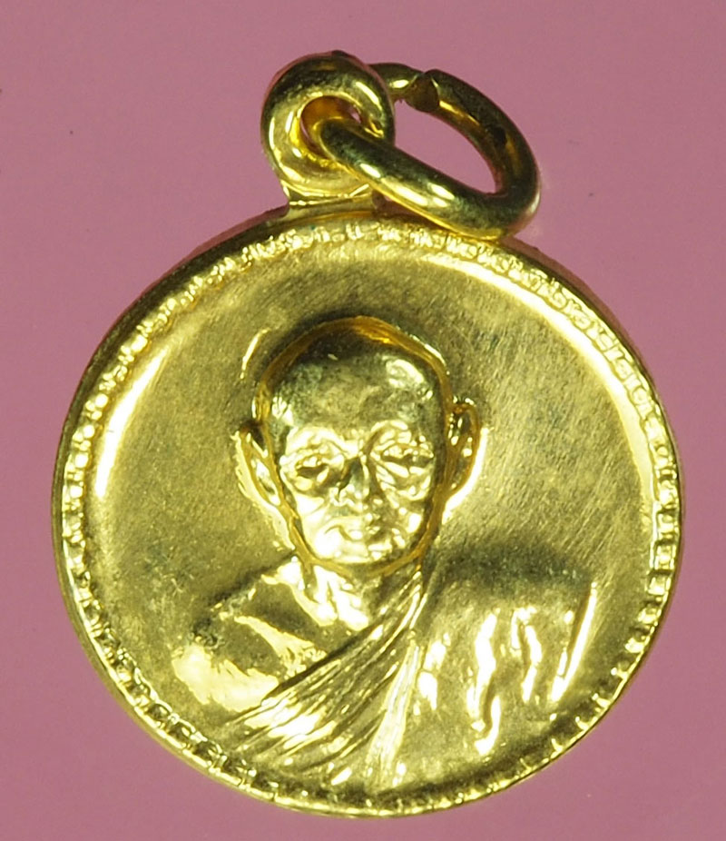 A519 เหรียญหลวงพ่อแพ วัดกุลทอง ปี 2519 สิงห์บุรี 82