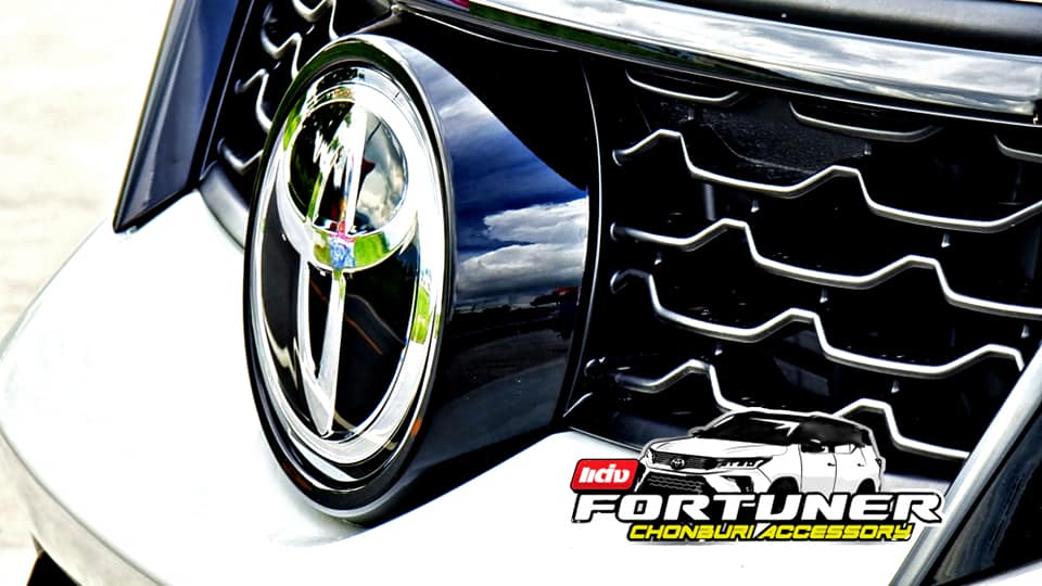 โลโก้แก้วสำหรับด้านหน้า แท้ศูนย์ โตโยต้า ฟอร์จูนเนอร์