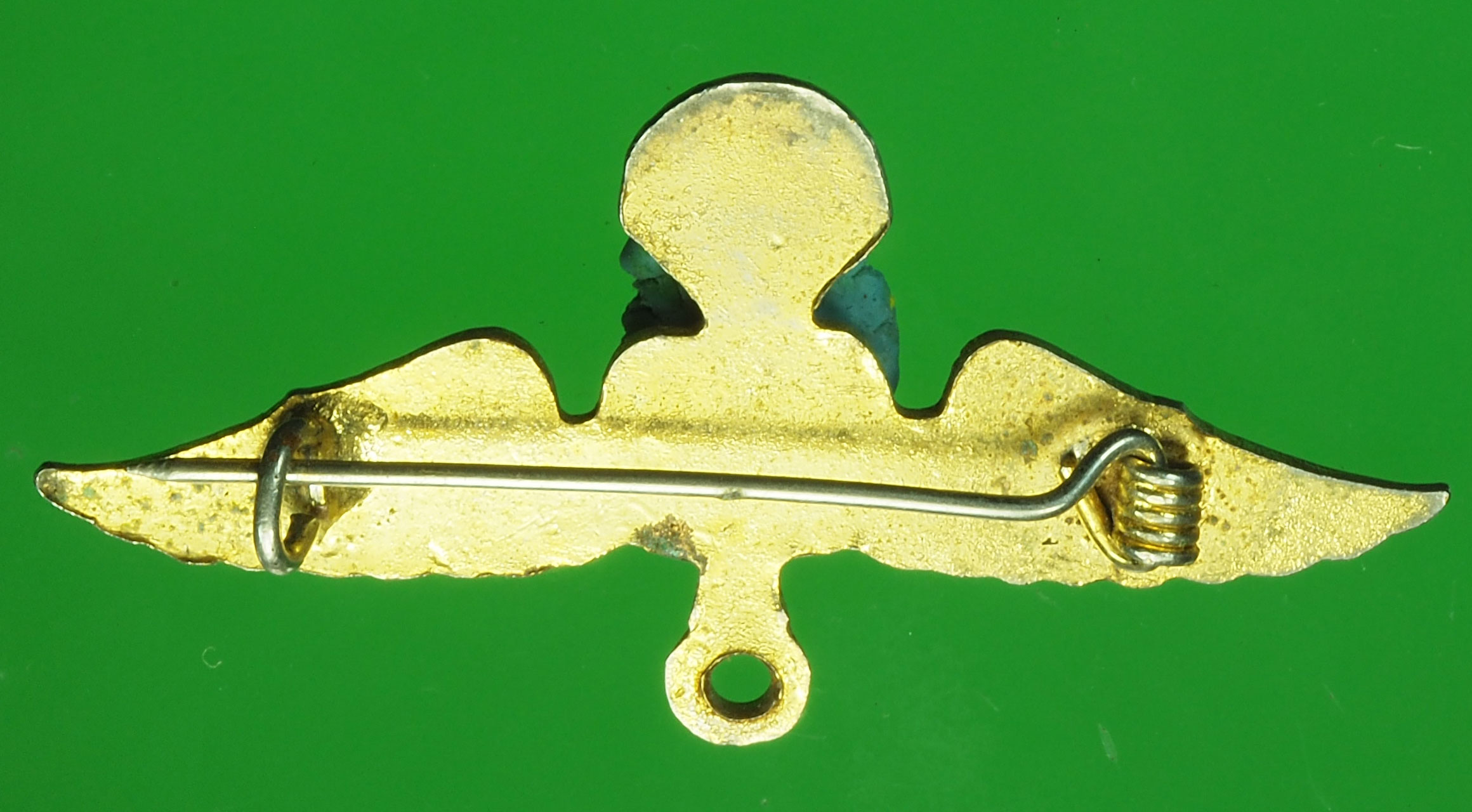 A809 ปีกร่มส่วนบนของเหรียญหลวงพ่อผาง วัดอุดมคงคาคีรีเขต ขอนแก่น กระหลั่ยทอง 23