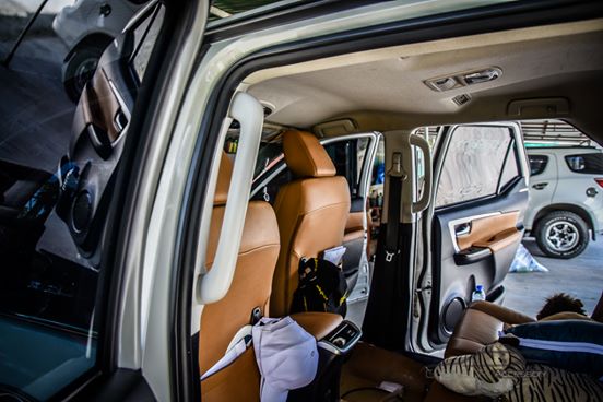 มือจับ มือโหน เสา B สีเทา โตโยต้า ฟอร์จูนเนอร์