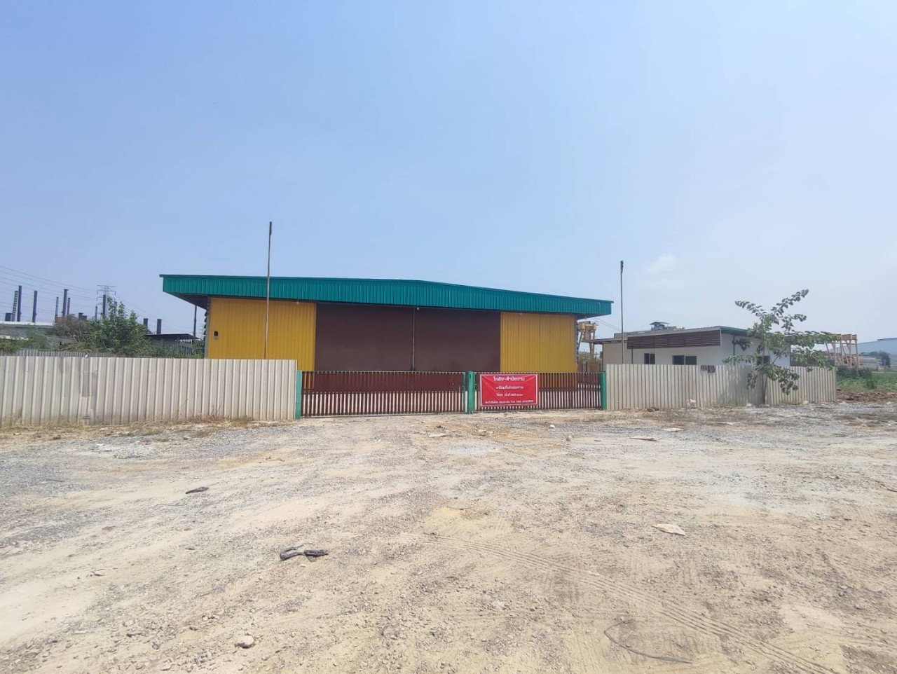 โกดังขนาด 500 ตารางเมตร + ออฟฟิศ80ตารางเมตร พร้อมที่พักคนงาน6ห้อง